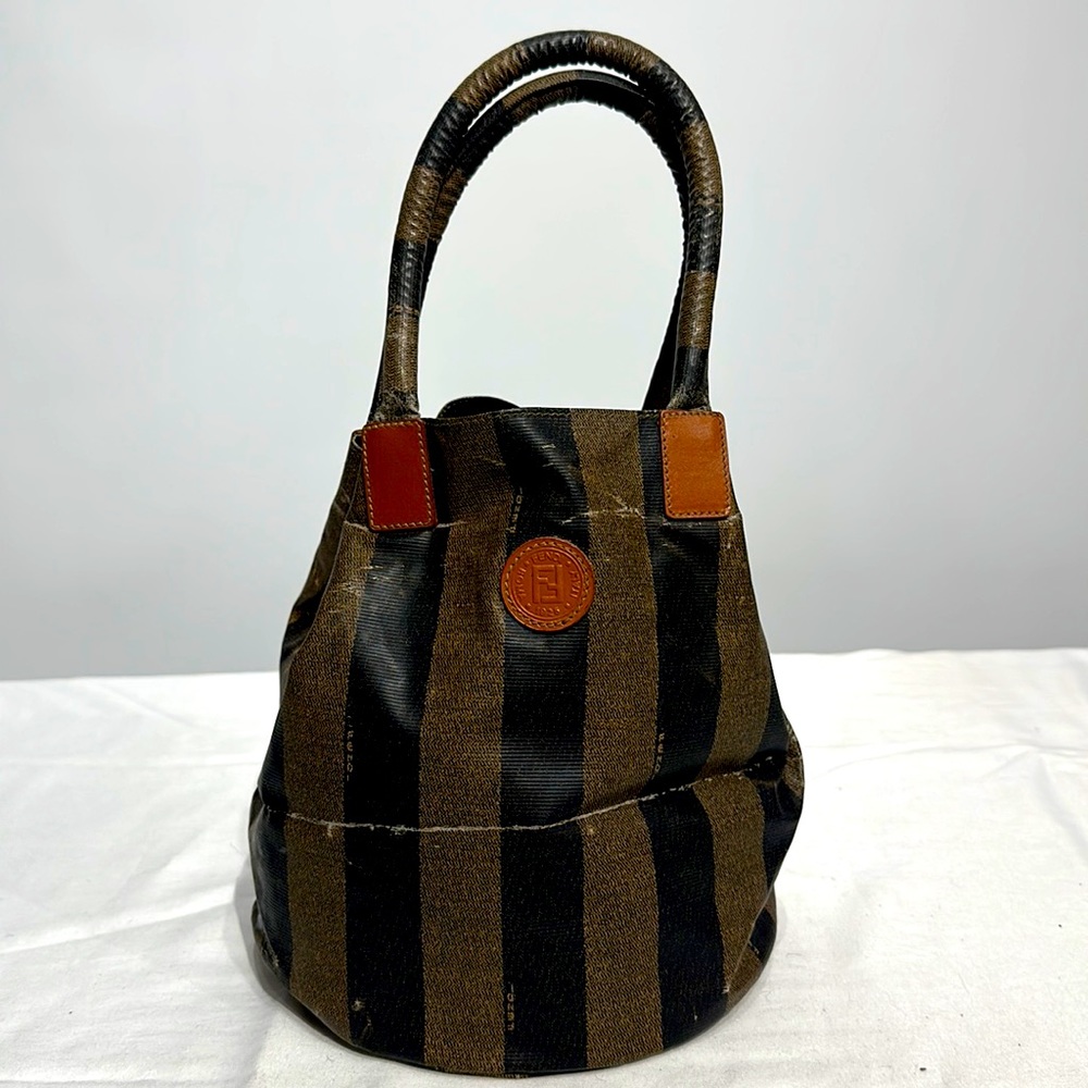 🦋  FENDI Authentic vintage Bucket bag.